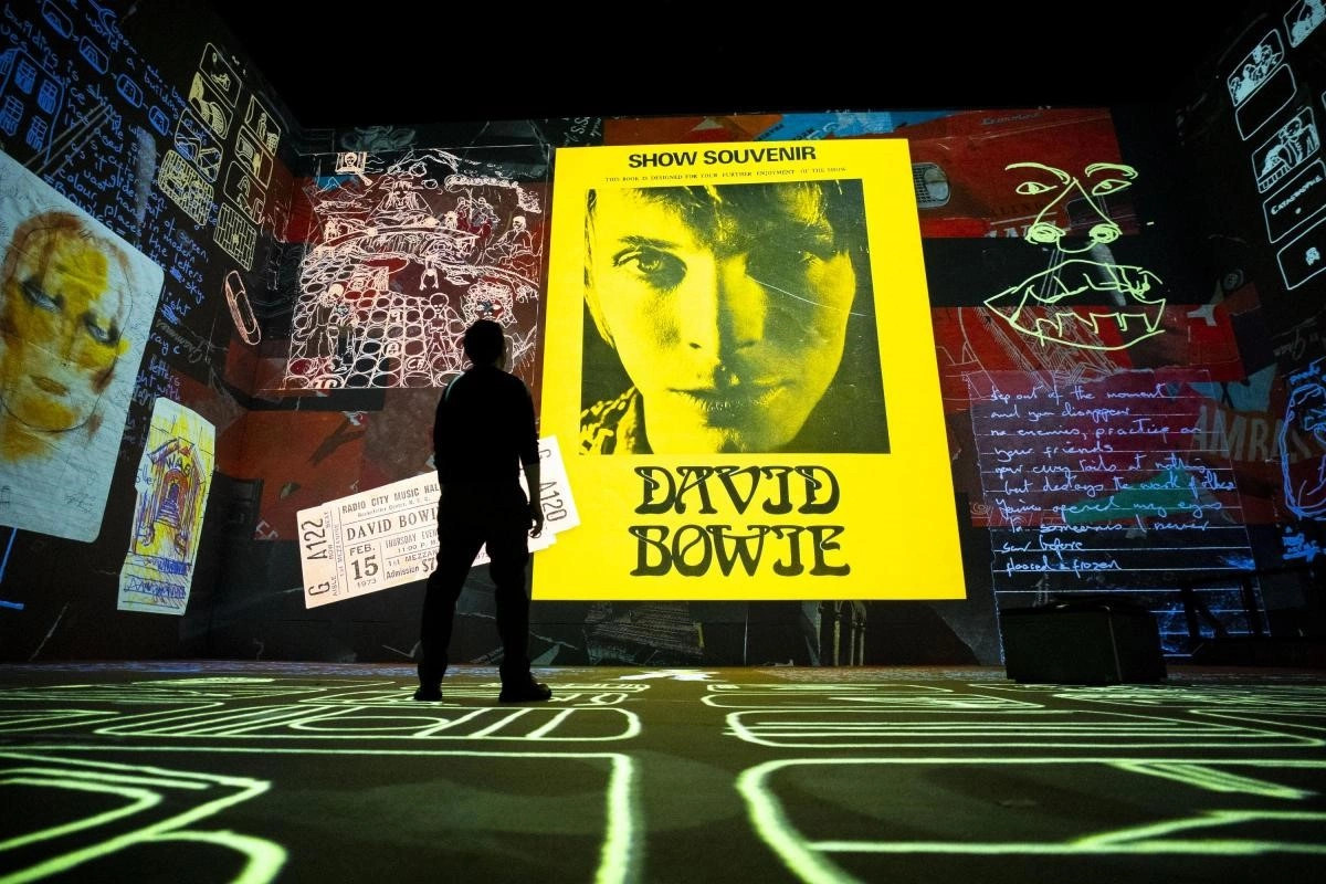  You re Not Alone  si një udhëtim në botën e David Bowiet