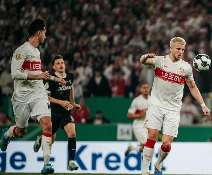 Stuttgarti i bashkohet Bayernit në finale të Kupës