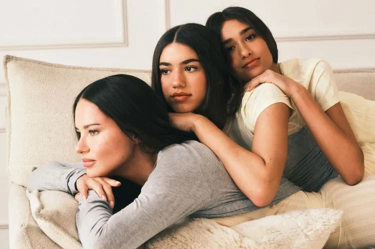 Adriana Lima i mbështet vajzat e saj në ndjekjen e ëndrrave për t u bërë të famshme