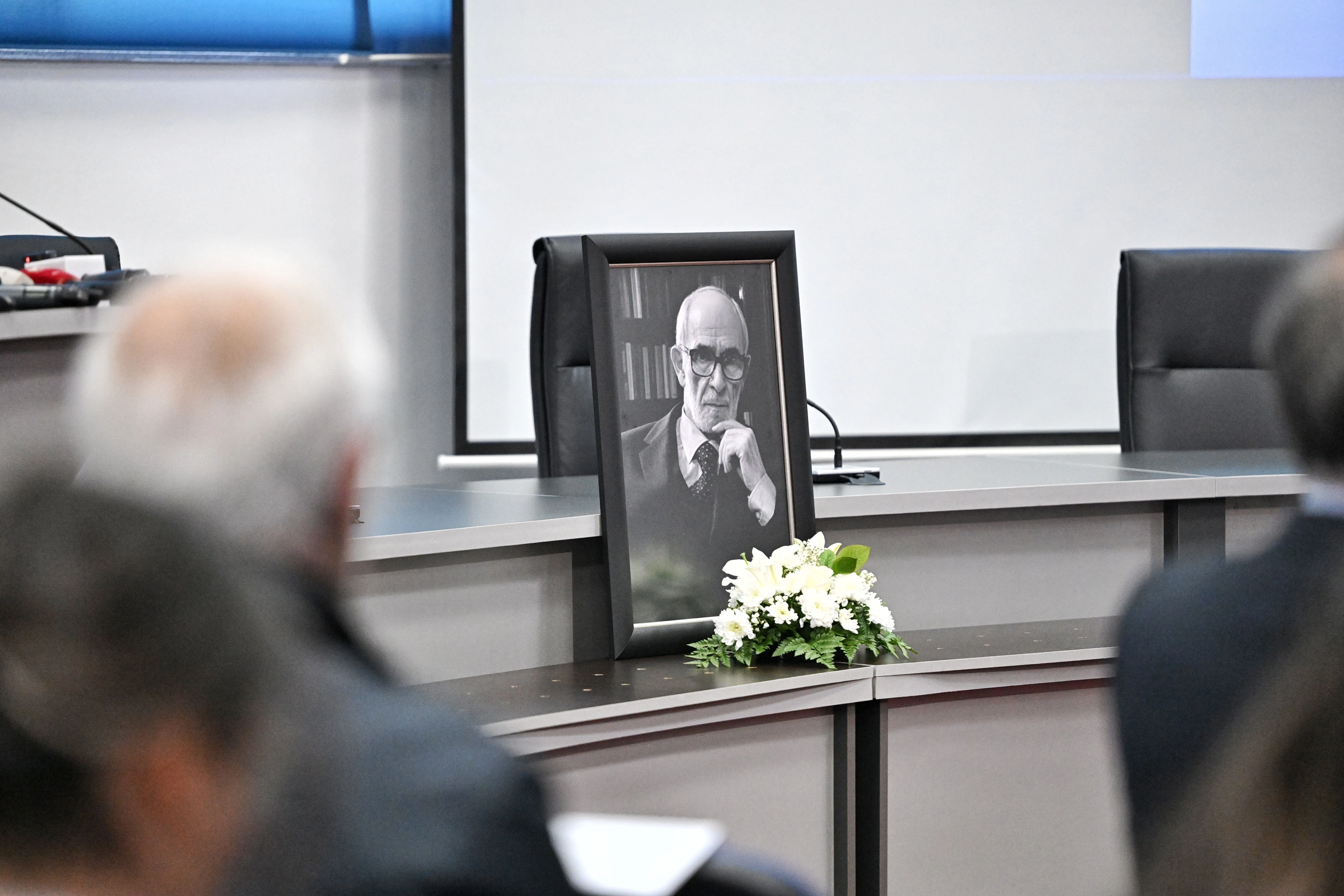 Në të dyja mbledhjet përkujtimore, fillimisht në Akademinë e Shkencave dhe të Arteve të Kosovës e më pas në Institut, u konsiderua se figura si akademik Rexhep Qosja nuk i përkasin vetëm kohës në të cilën jetuan