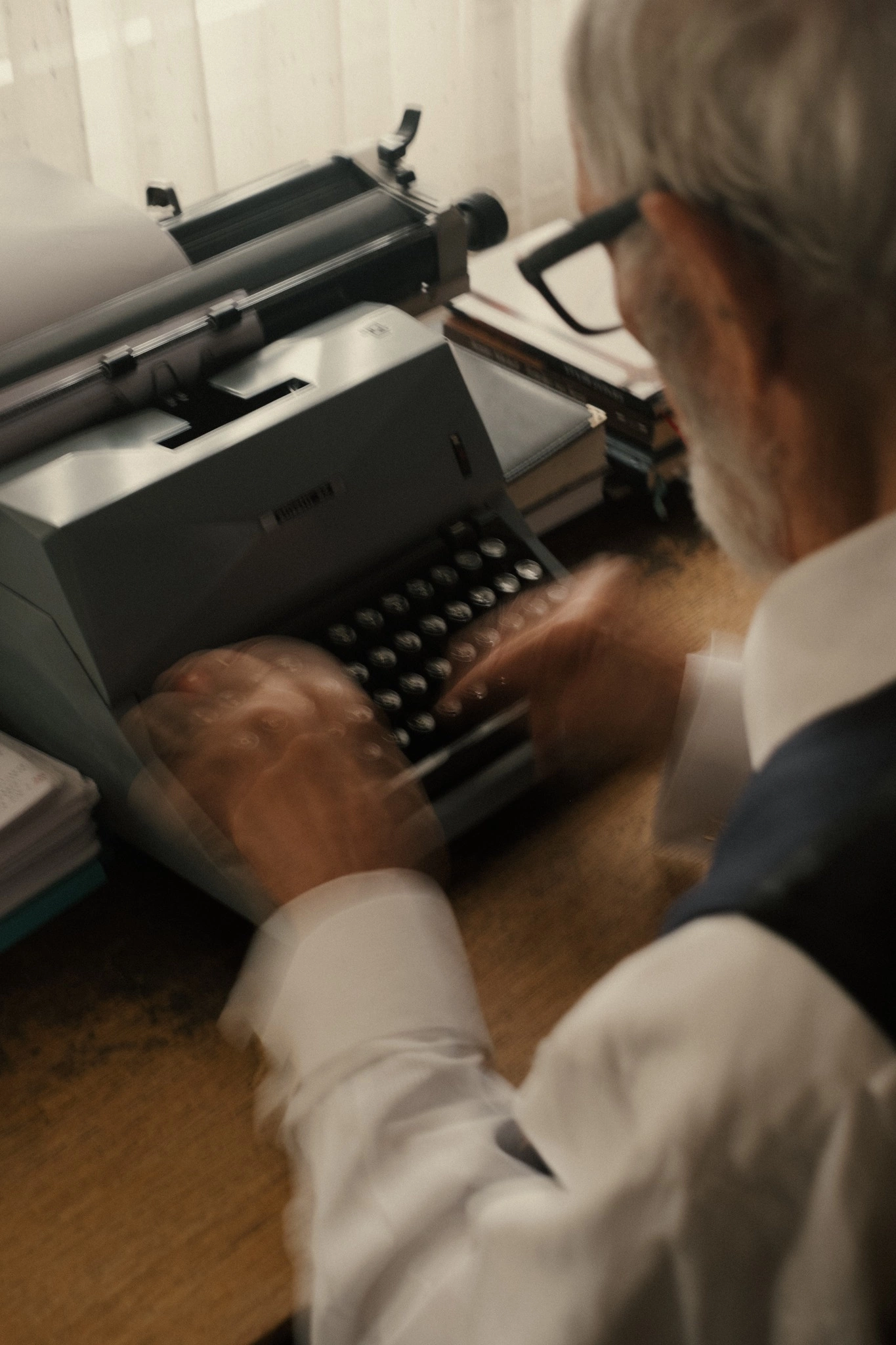 Forcat aktive të vullnetit në punën krijuese e intelektuale të prof. Rexhep Qosjes do të jenë motori që do ta vënë në lëvizje mendimin e tij në frontin e bërjes dhe vetëbërjes së Vetes sonë komb me vetëdije moderne kulturore