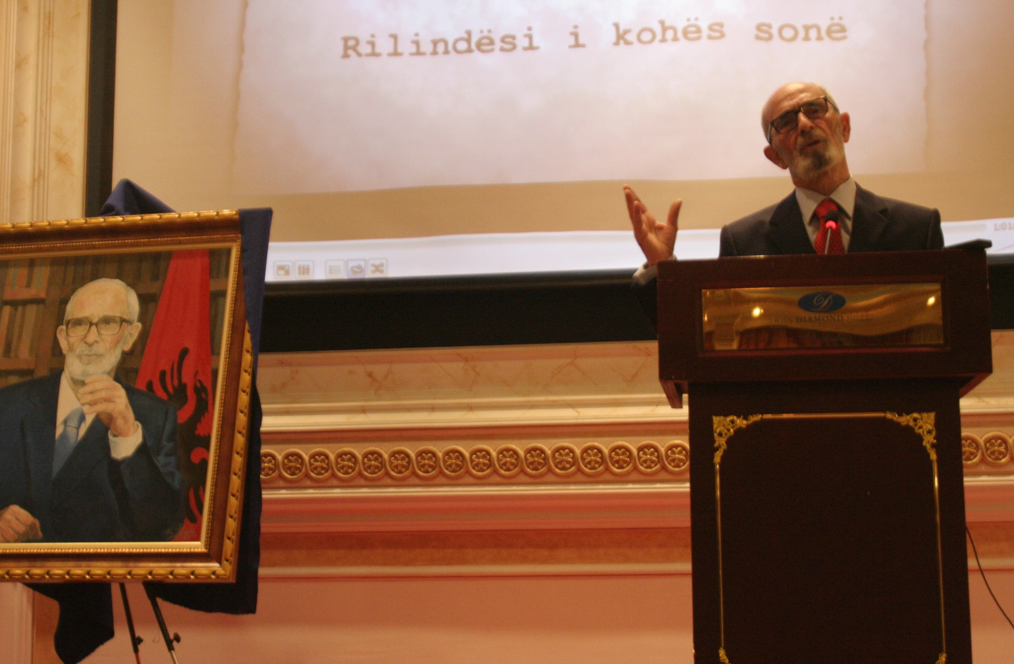 Mbijetesa e figurës së Qosjes nis tashmë, kur kritikëve do t’u duhet t’iu kthehen shqyrtimeve dhe analizave të tij letrare dhe politike dhe përpjekjes për ta harruar