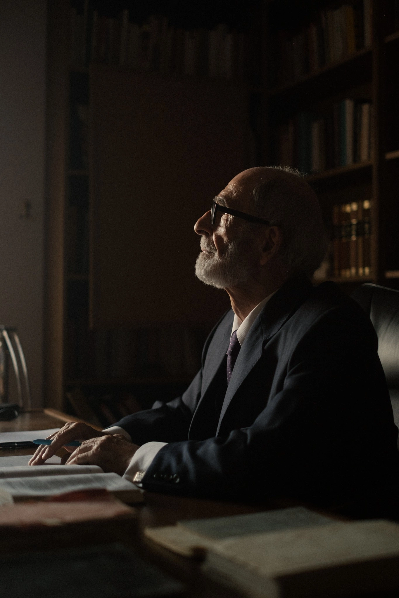 Janë më se 50 vepra shkrimore dhe më se 20 mijë faqe të shkruara e të botuara, madje një pjesë e konsiderueshme e tyre edhe të përkthyera në gjuhë të tjera, që e bëjnë Akademik Rexhep Qosjen një autor të patëdytë në historinë dhe në kulturën shqiptare