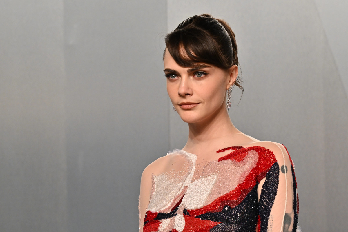 Cara Delevingne nënshkruan marrëveshje me Warner Music Group