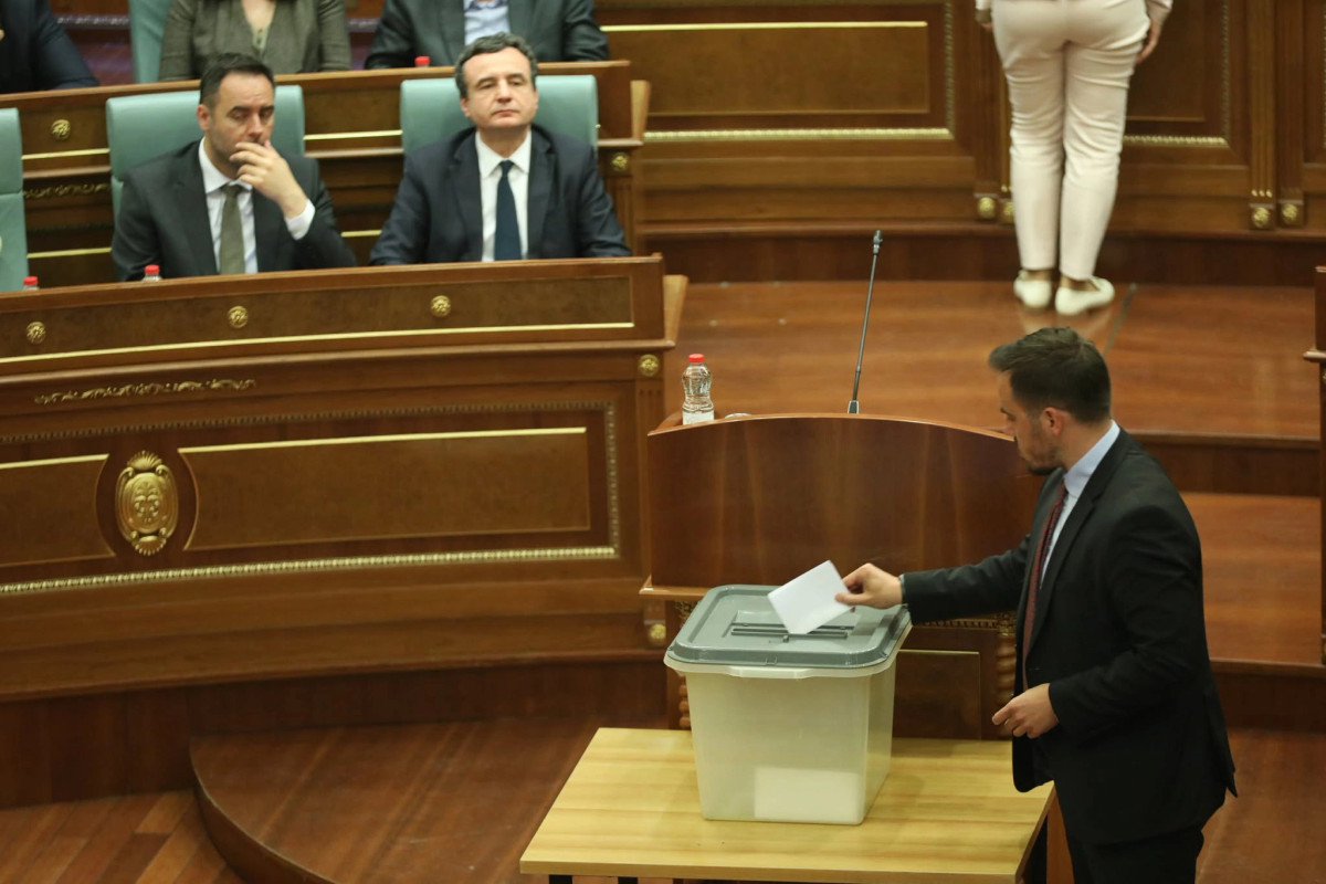 nis-votimi-per-president-opozita-nuk-eshte-prezente-ne-salle