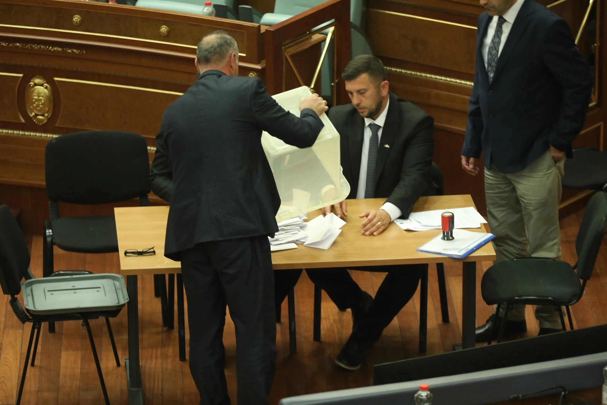 seanca per presidentin 27 prill