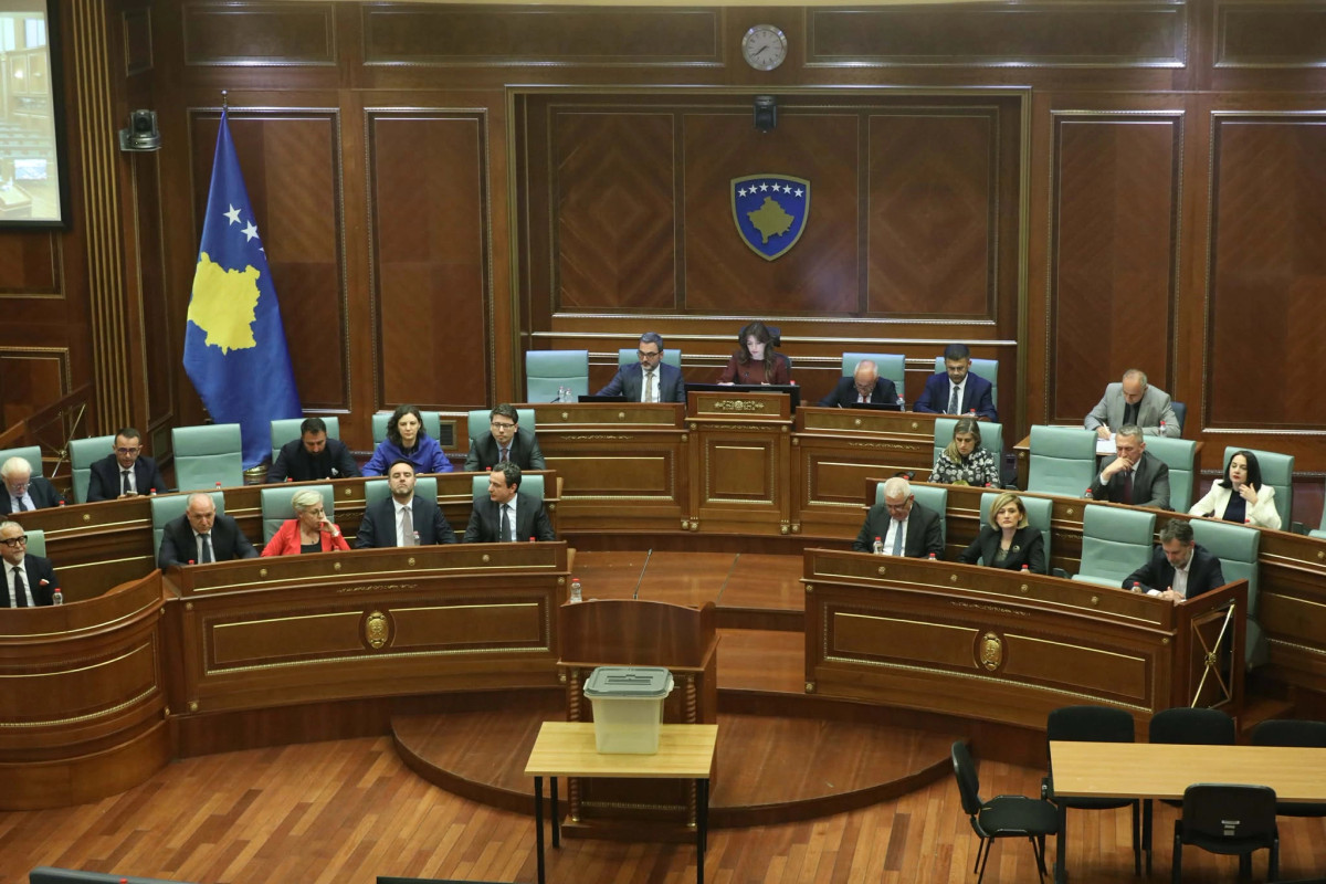 Shtyhet për 23 00 seanca për presidentin