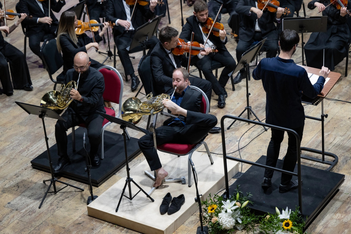 Një dialog elegant kornosh kulmon harmonishëm në shtyrje kufijsh