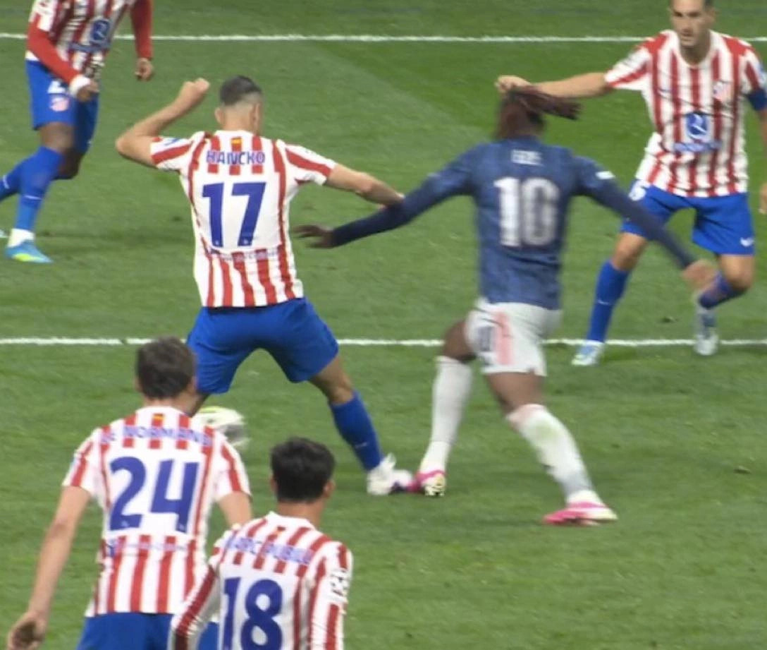 Penalltia e tretë e ndeshjes anulohet pas rishikimit të VAR it