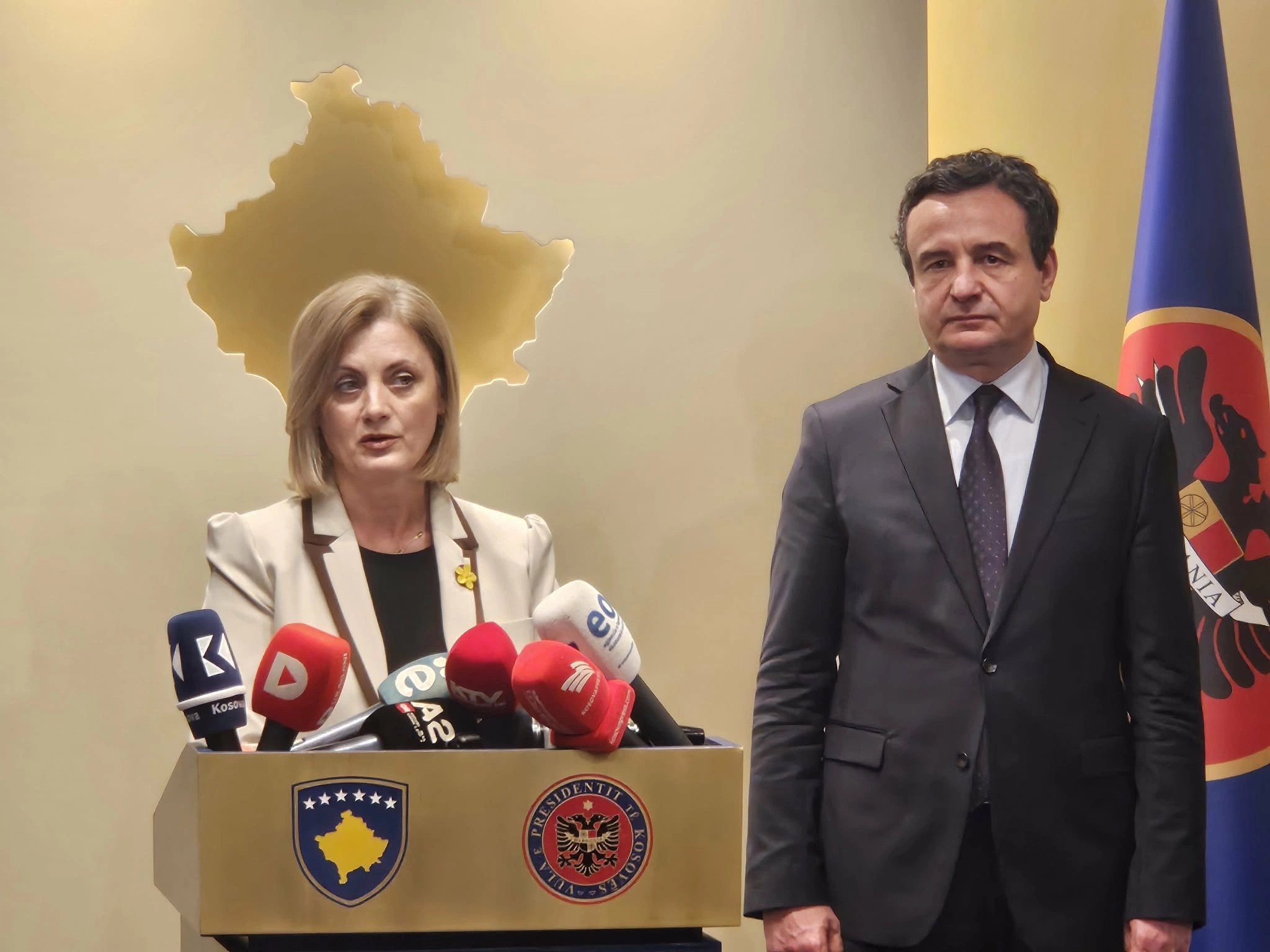 Feride Rushiti - Albin Kurti