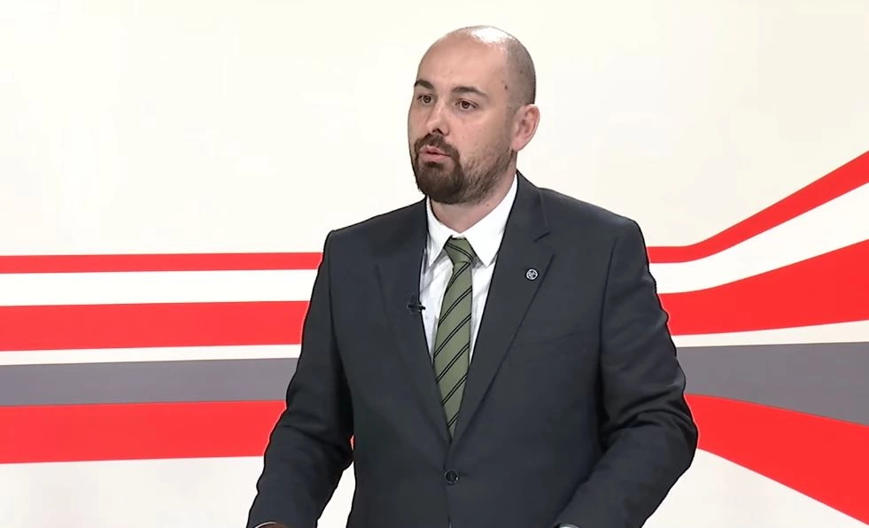 Ligjëruesi i të drejtës kushtetuese, Ditar Kabashi