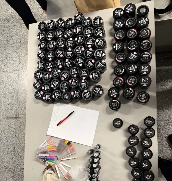 Dogana ndalon mallra të padeklaruara në Aeroportin e Prishtinës