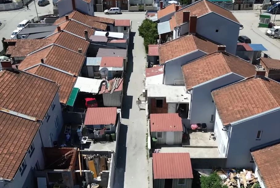 Η Σερβία προσελκύει φοιτητές Ρομά και Ασκάλι στη Μιτρόβιτσα με 40 ευρώ το μήνα