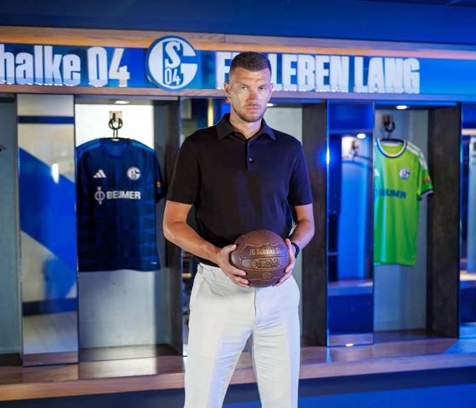 Xheko Schalke ile sözleşme imzaladı
