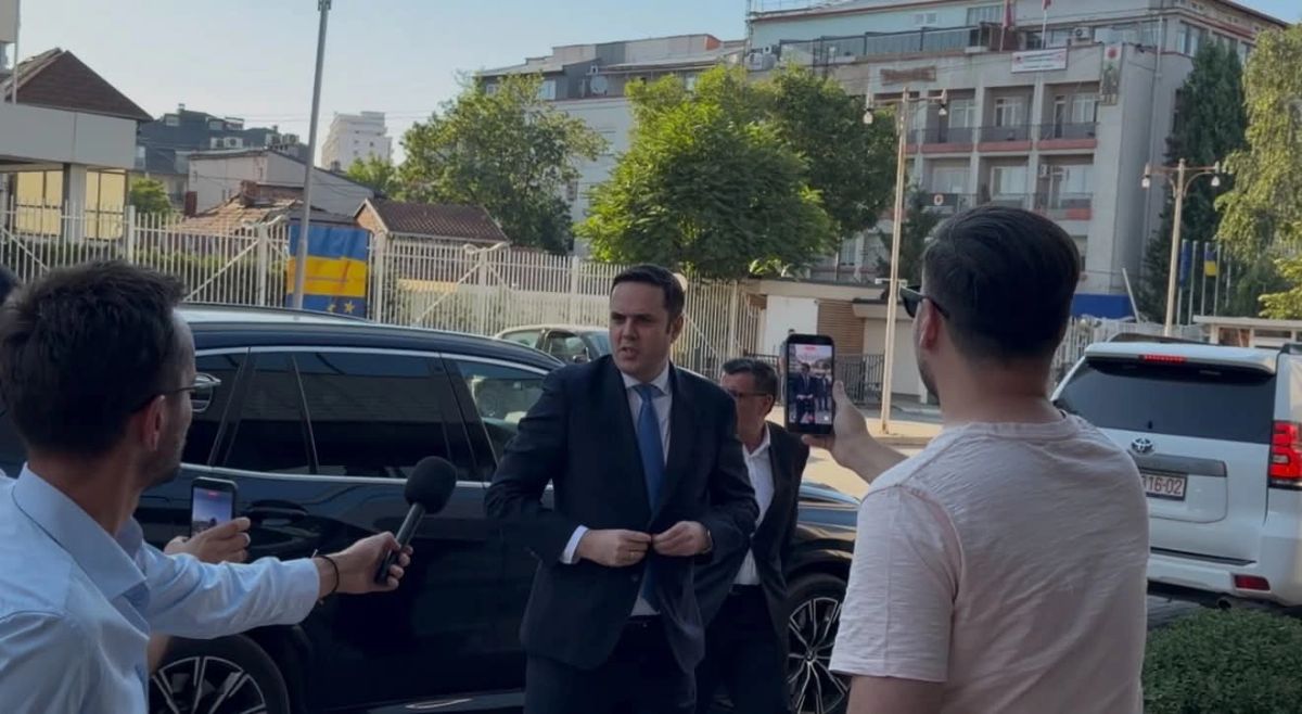 Abdixhiku shkon bashkë me Osmanin e Hazirin në takim me Kurtin