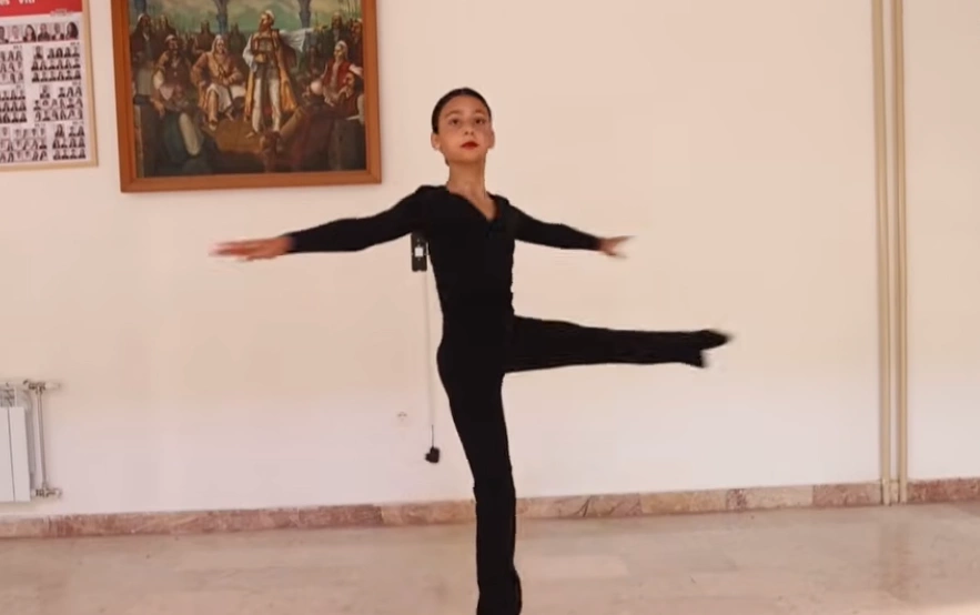 11-vjeçarja shqiptare që synon majën e baletit botëror