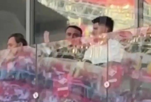 Daku shikon nga tribuna VIP ndeshjen e klubit të ri