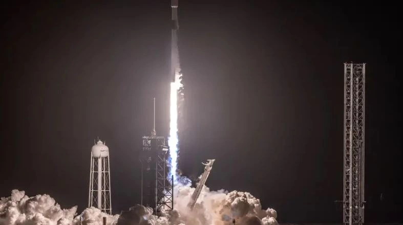 Raketa e “Space X” mendohet se është përplasur në Hënë