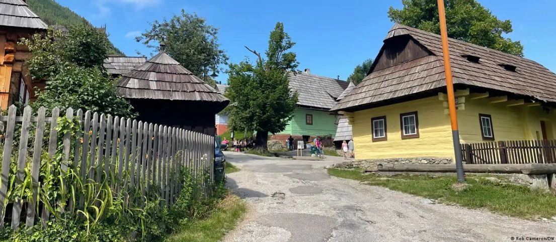 fshati-sllovak-kerkon-nga-unesco-ja-t-i-hiqet-statusi-i-trashegimise-boterore