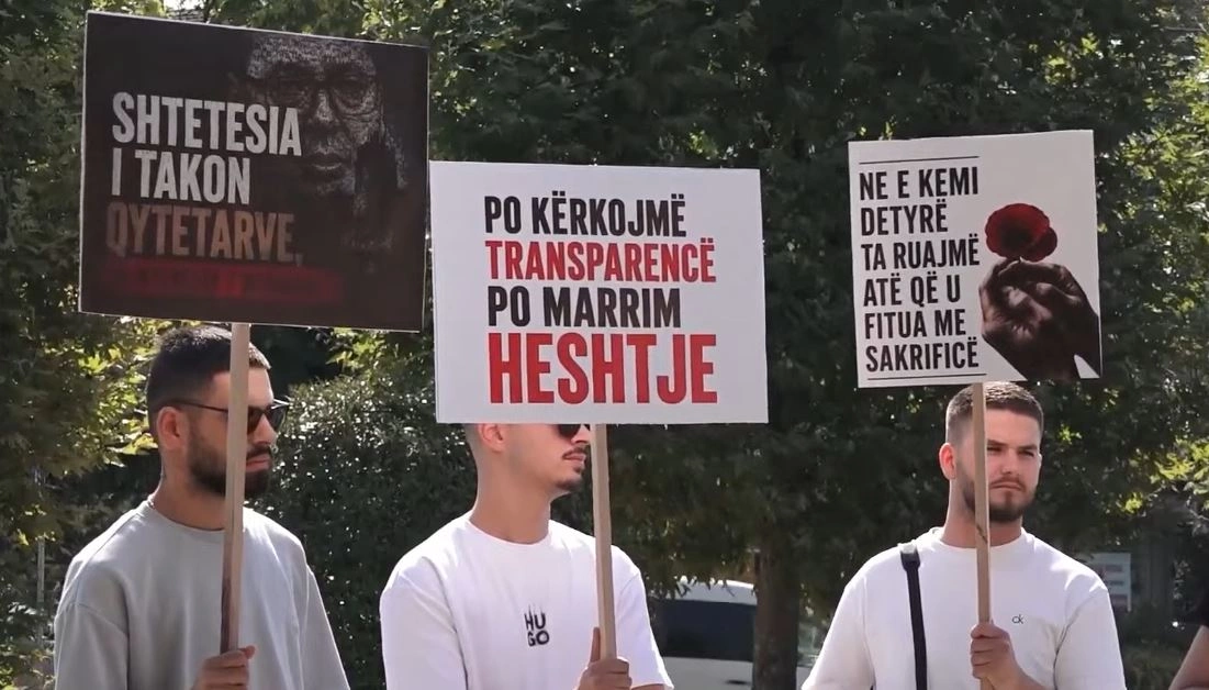“Revolta” kundër që t’u jepet shtetësia serbëve që s’janë në Kosovë nga 1998-a