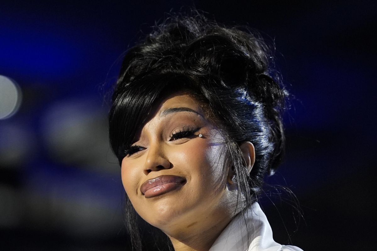 Cardi B rrëfen për pasiguritë që ndiente në adoleshencë