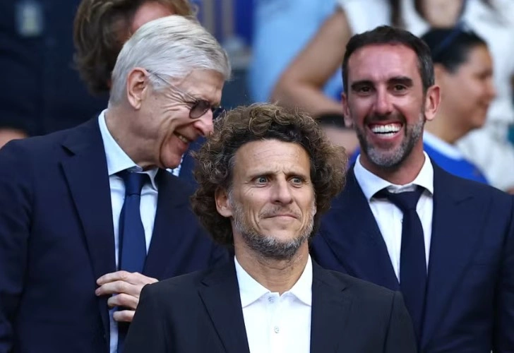 Legjenda Forlan merr drejtimin e Uruguait