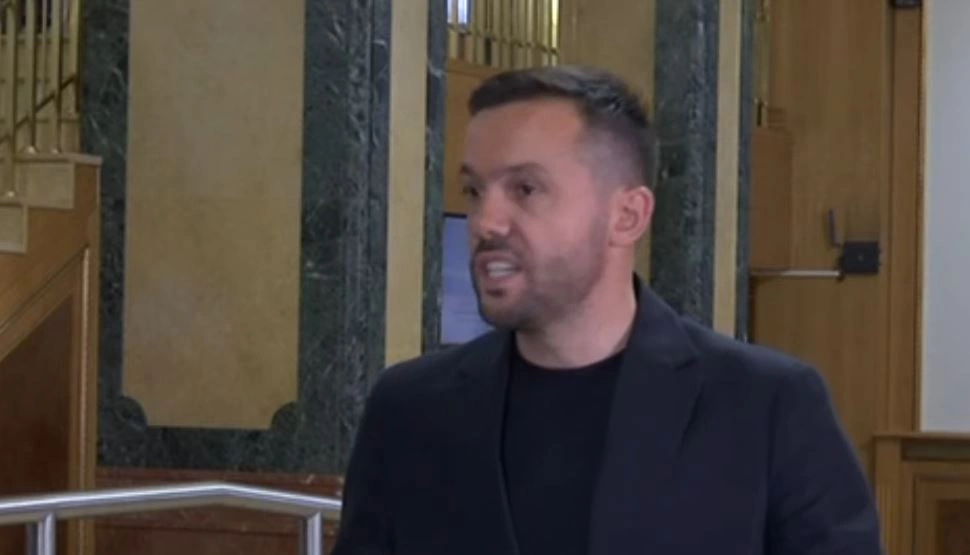 Tahiri: Es lamentable el abuso que Kurti está cometiendo contra las instituciones.