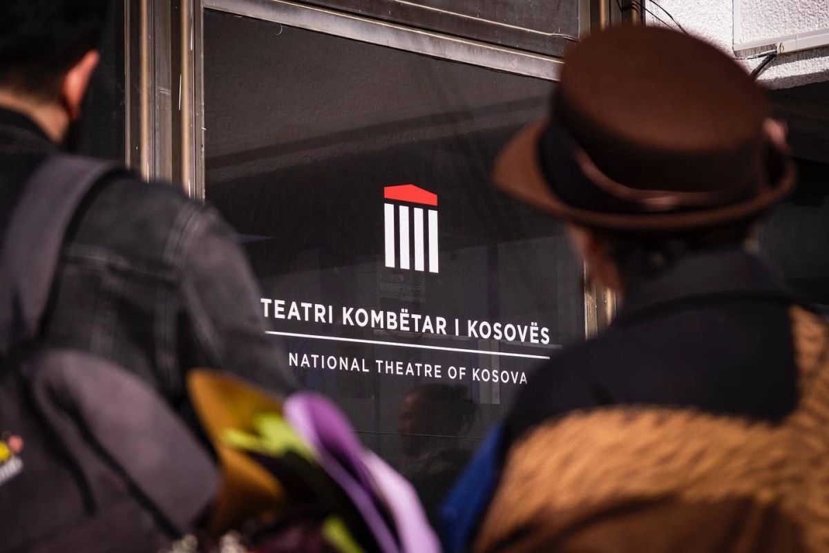 epoka-e-erret-skena-teatrore-e-kosoves-perballet-me-krize-rinovimi