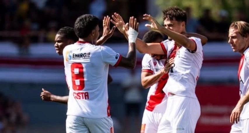 Tre futbollistët shqiptarë