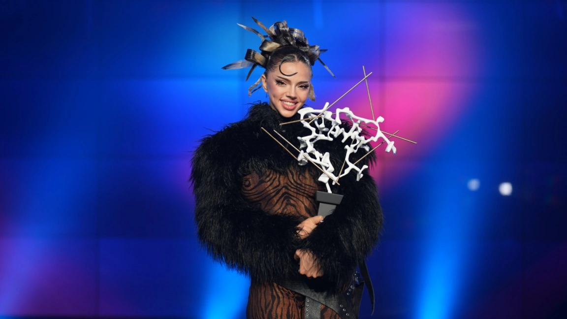 Edicioni i ardhshëm do të mbahet në Burgas të Bullgarisë pasi sivjet fituese e “Eurovisionit” ishte përfaqësuesja bullgare, Dara, me këngën “Bangaranga”