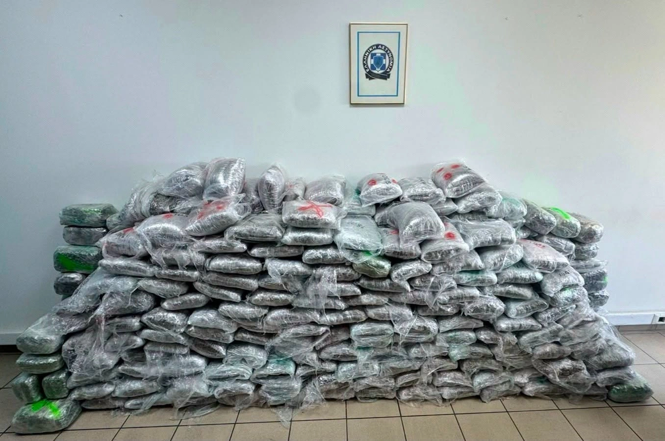Kosovari arrestohet në Greqi, sekuestrohen 324kg kanabis