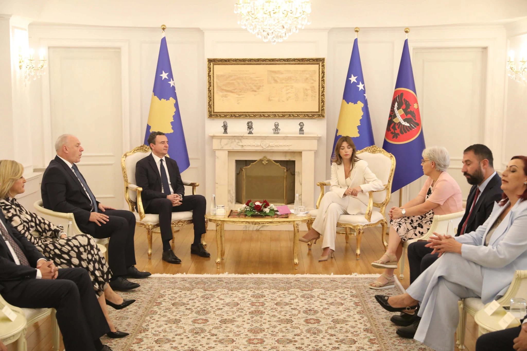 “Takim konsultativ” i pushtetit për presidentin