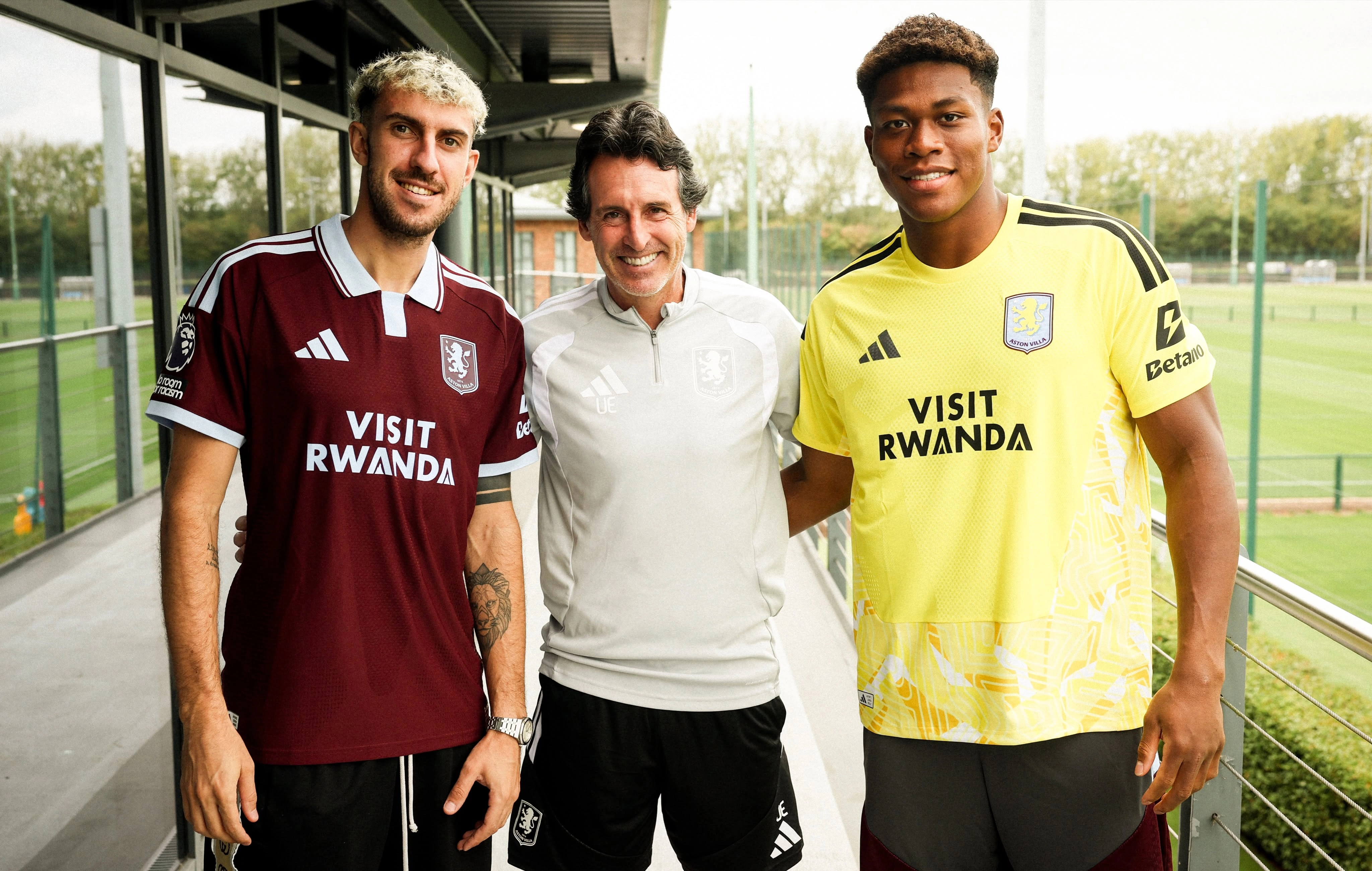Fituesja e Ligës së Evropës ka transferuar mbrojtësin italian Matteo Ruggeri dhe portierin nga Japonia, Zion Suzuki.