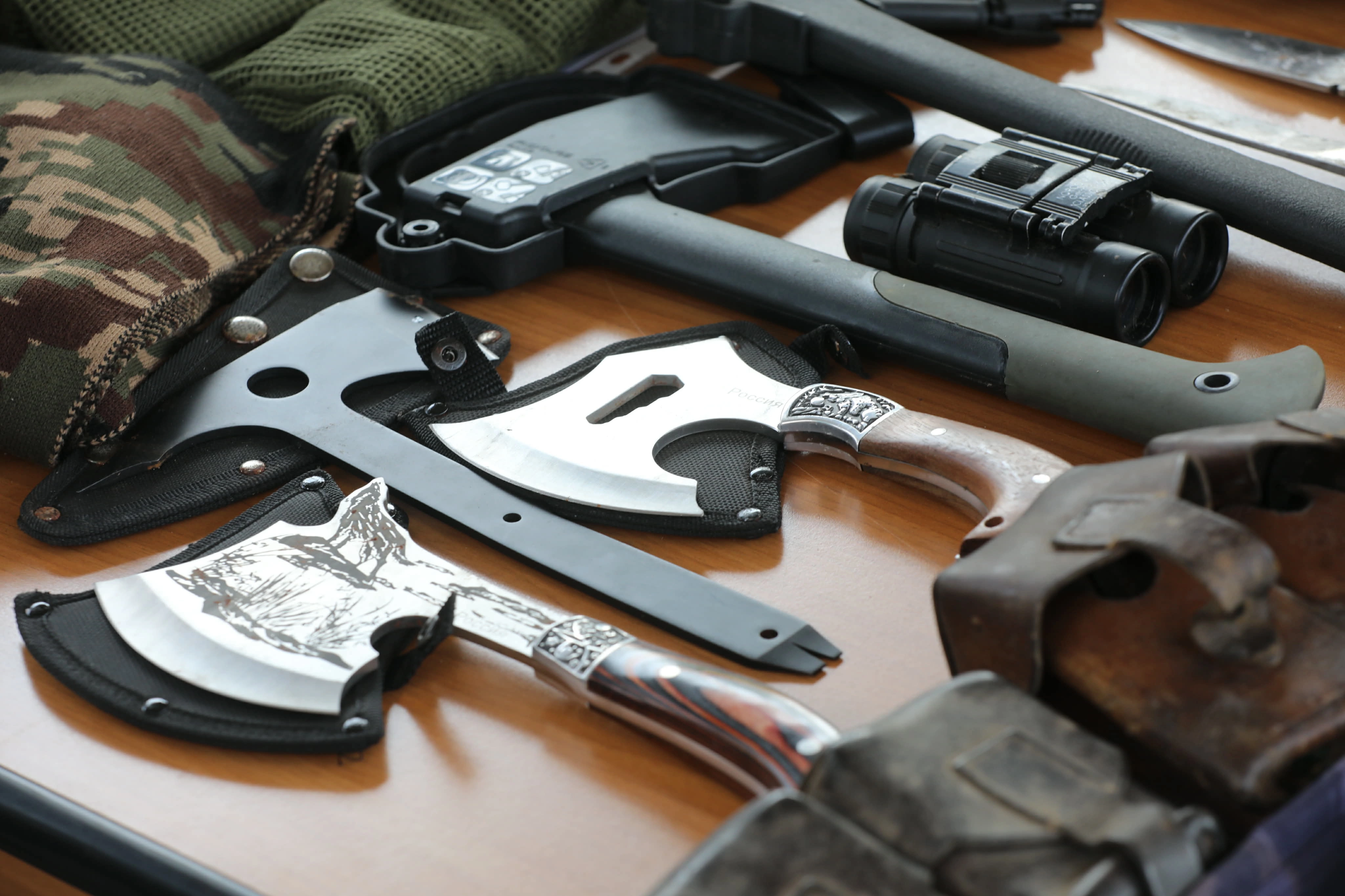 Arsenal i armëve pranë varrezave masive në veri