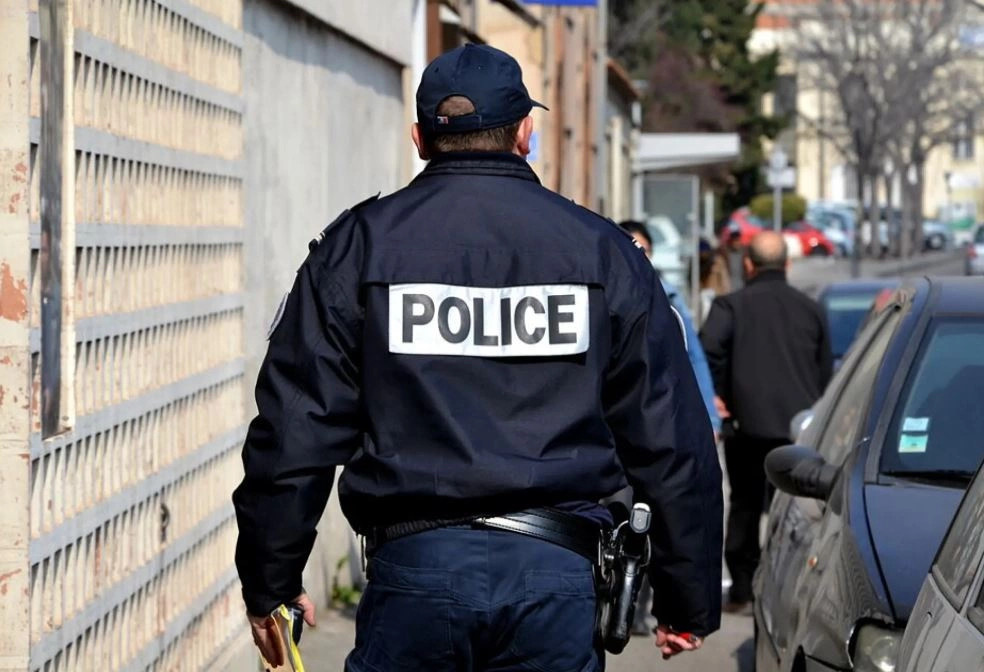 Mësuesja theret me thikë nga nxënësi në Francë