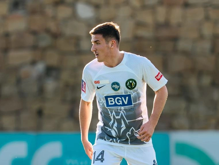 Emërllahu  Për vendin tënd duhet të lësh gjithçka në fushë