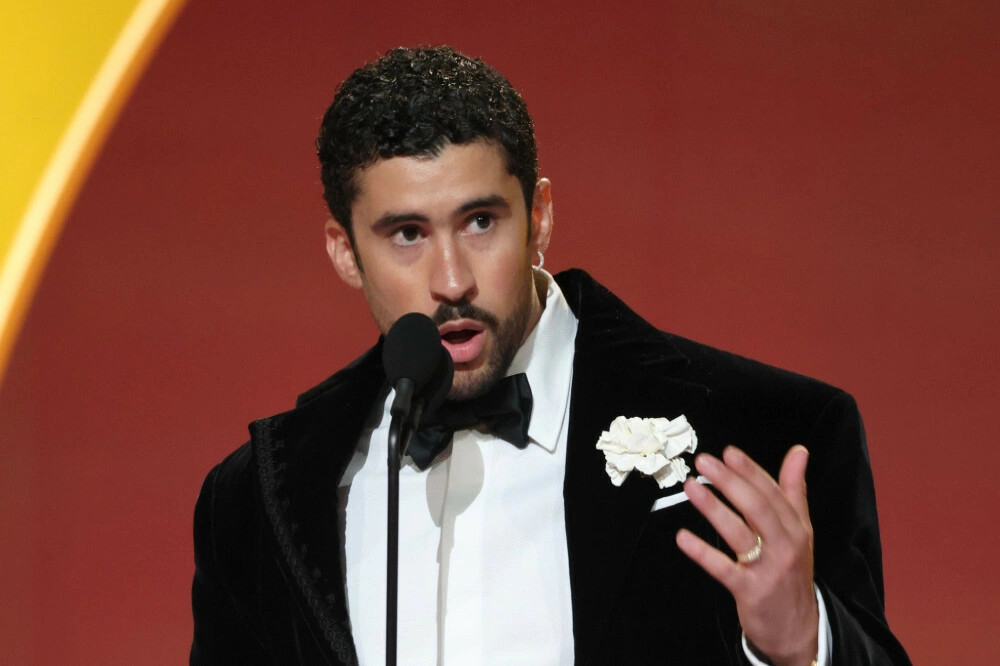 Ricky Martin lavdëron Bad Bunnyn pas suksesit në  Grammy   Fitove pa i fshirë rrënjët tua