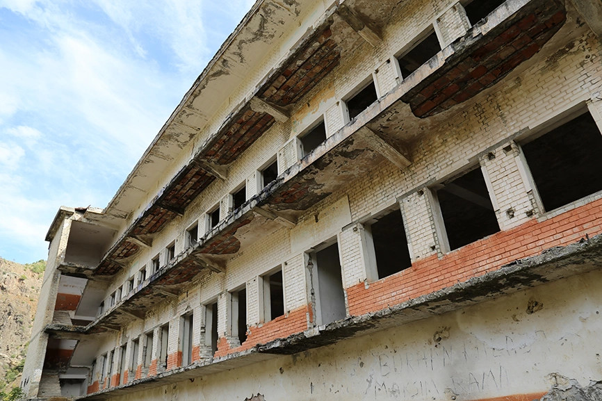 Rritja e çmimeve rrezikon shpëtimin e Burgut të Spaçit