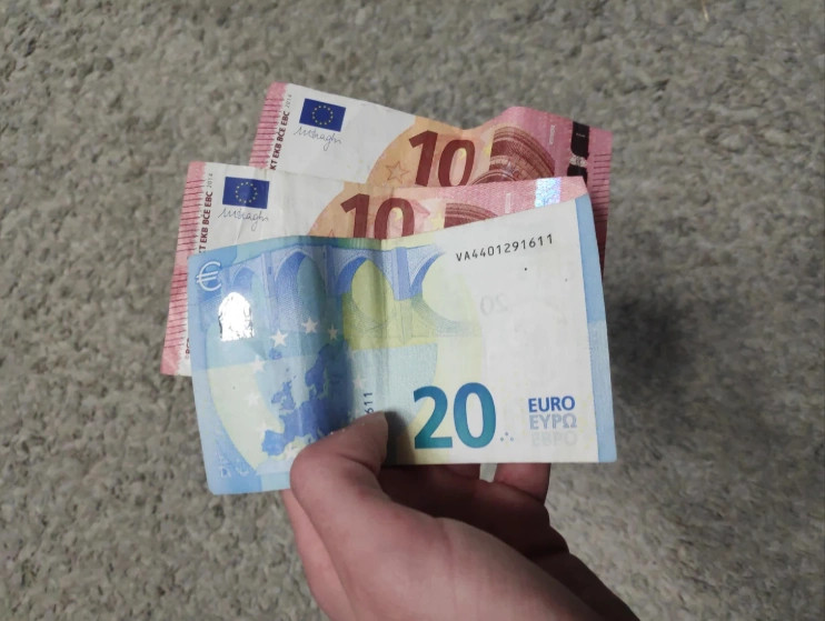 Tre persona të armatosur sulmojnë dy qytetarë në Prizren, ua vodhën 40 euro