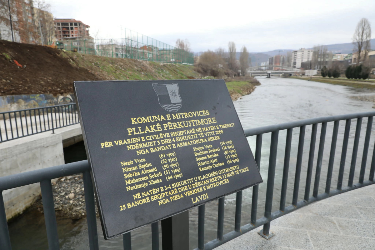 I mbijetuari rrëfen natën e tmerrit në Mitrovicë  Komuna përuron pllakën përkujtimore