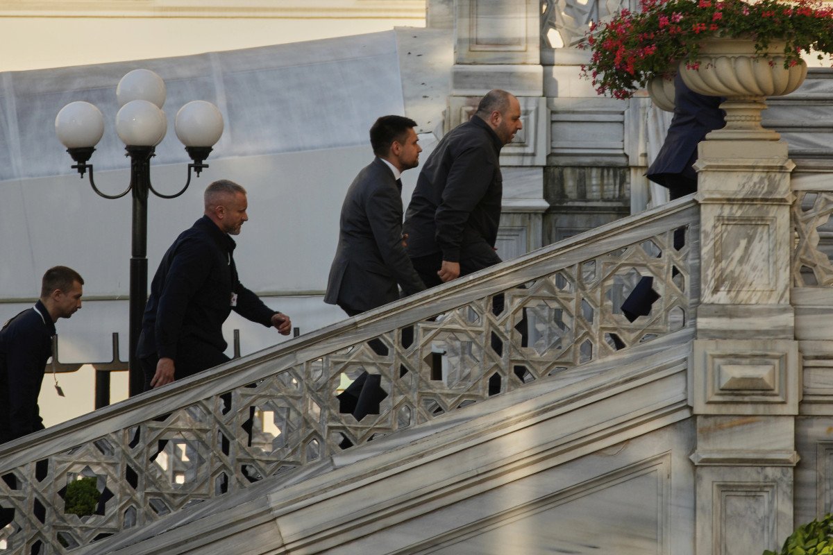 Ukraina dhe Rusia përfundojnë bisedimet në Abu Dhabi me marrëveshje për të burgosurit