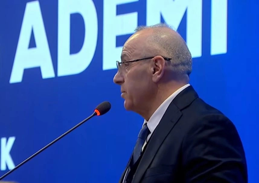 Pa asnjë votë kundër  Agim Ademi rizgjidhet kryetar i FFK së