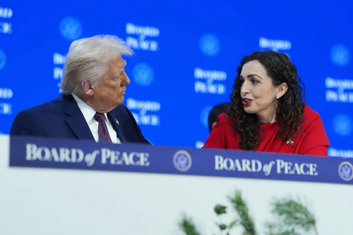 Donald Trump - Vjosa Osmani