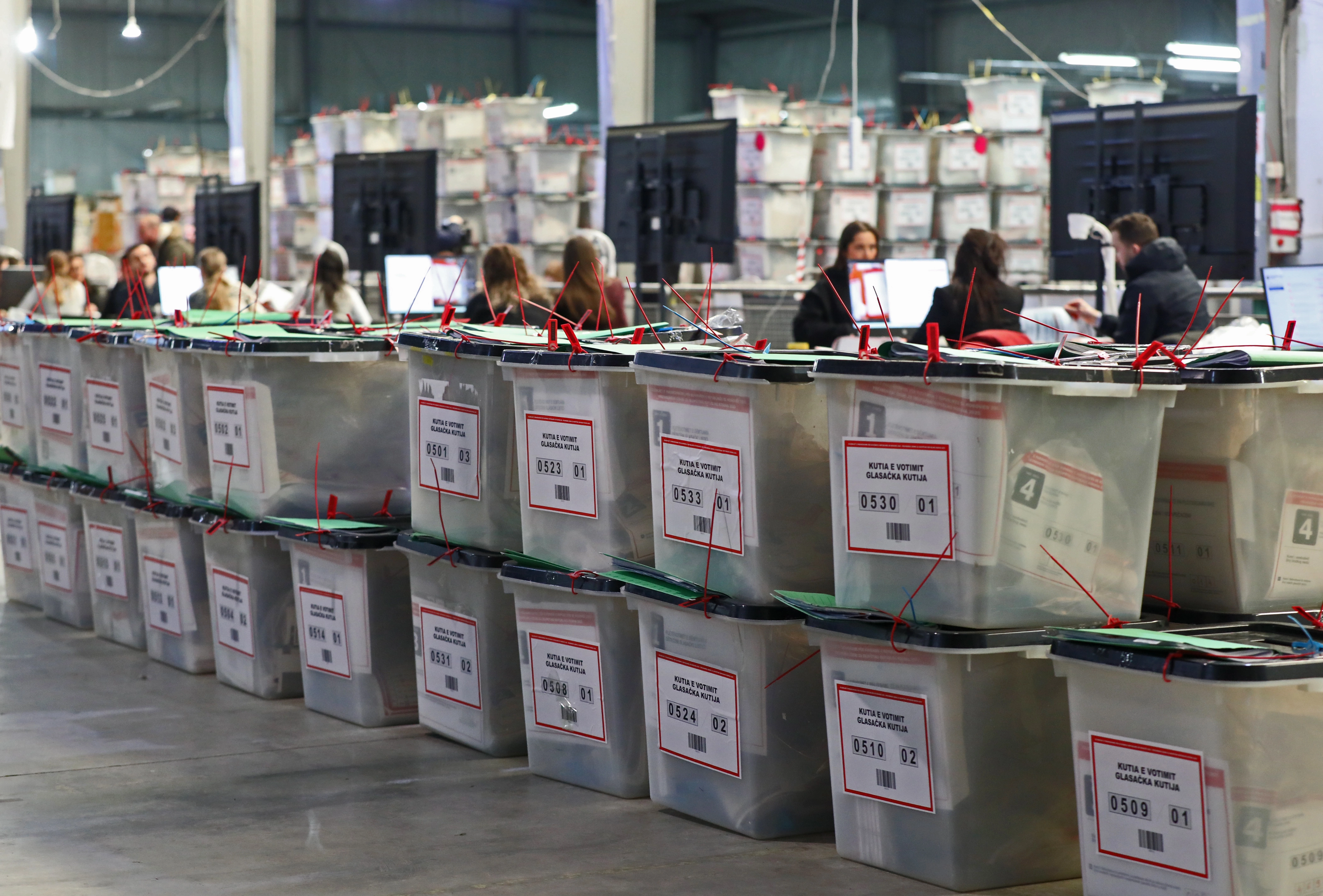 Në vitet e pasluftës, metodat e vjedhjes së votave dhe manipulimet me rezultatet kanë qenë të llojllojshme dhe përmasat e vjedhjeve kanë qenë shumëfish më të mëdha