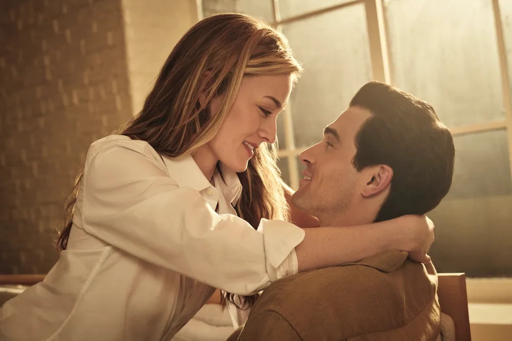  Love Story  portretizon romancën e çiftit Kennedy Jr  dhe Bessette