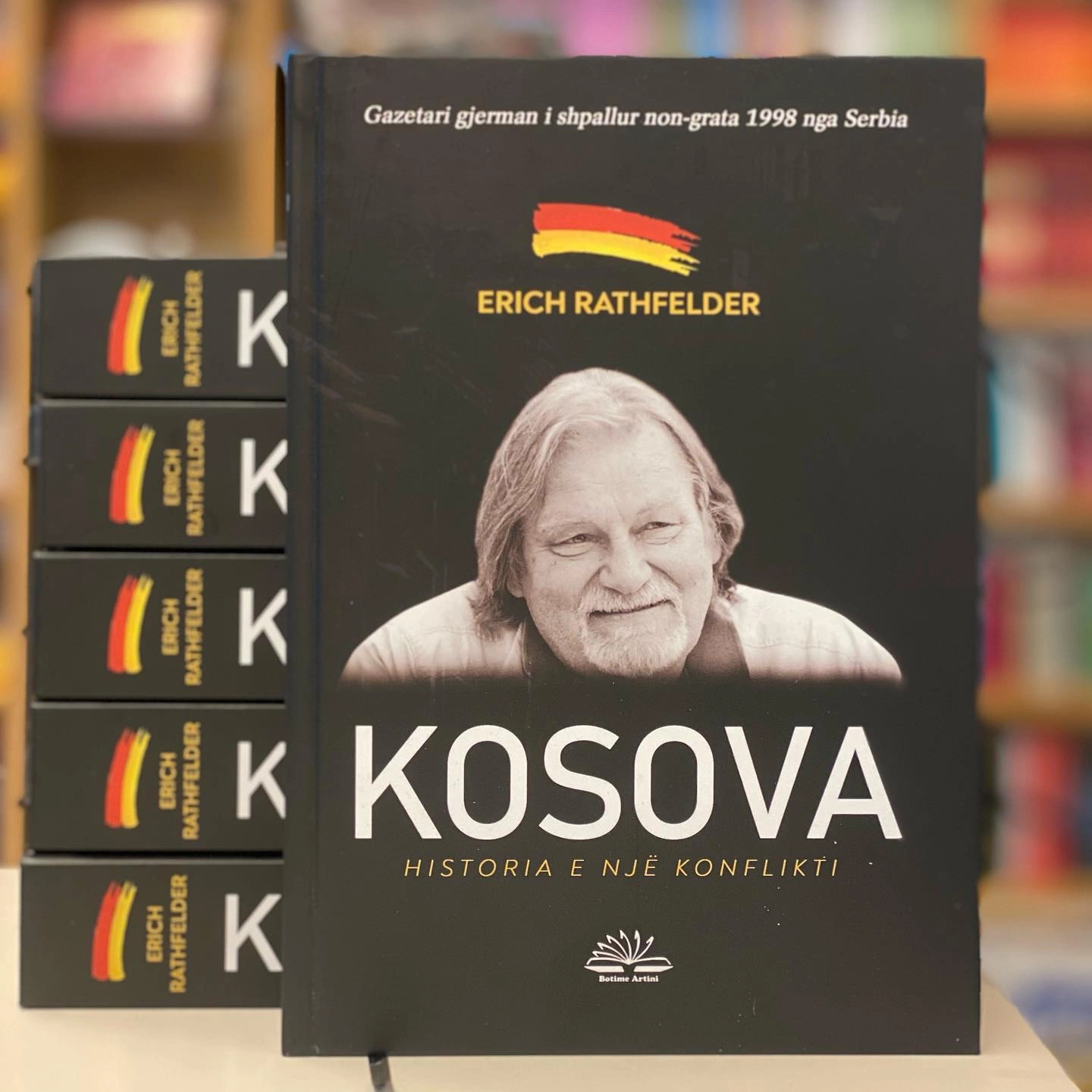 Erich Rathfelder denoncoi krimet serbe, vizitoi vendet e masakrave dhe u rreshtua hapur përballë propagandës zyrtare të Beogradit, duke u shpallur “persona non grata” nga Serbia. Por kjo është vetëm një pjesë e historisë së tij.