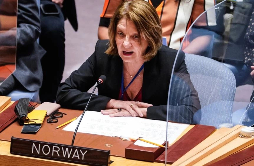 Jep dorëheqje ambasadorja norvegjeze për shkak të lidhjeve me Epstein