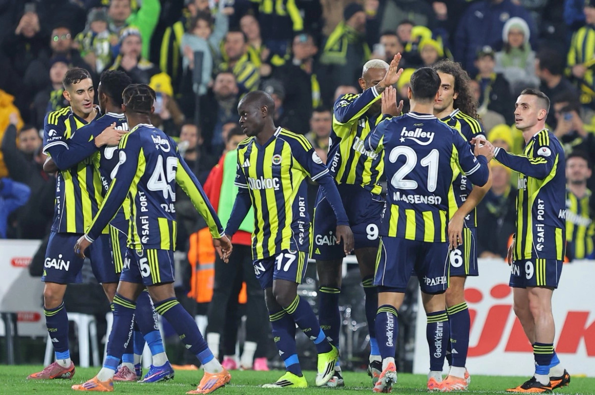 Fenerbahçe nuk e lë Galatasarayn të shkëputet në tabelë