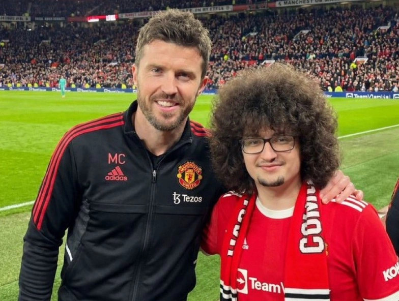 Tifozi i Manchester Unitedit mbetet pa u qethur