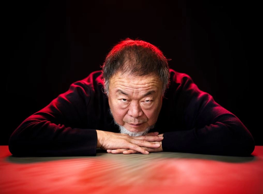 Ai Weiwei: “Por ndiej të njëjtën lloj mbikëqyrjeje...” (Foto: Linda Nylind/The Guardian)